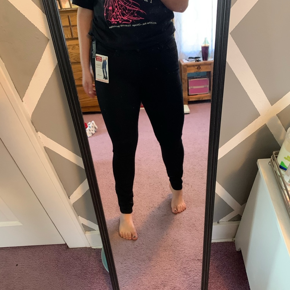 NWT Levi Black Jeggings